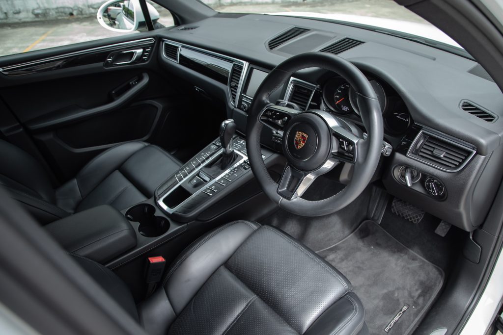 Car Image 13