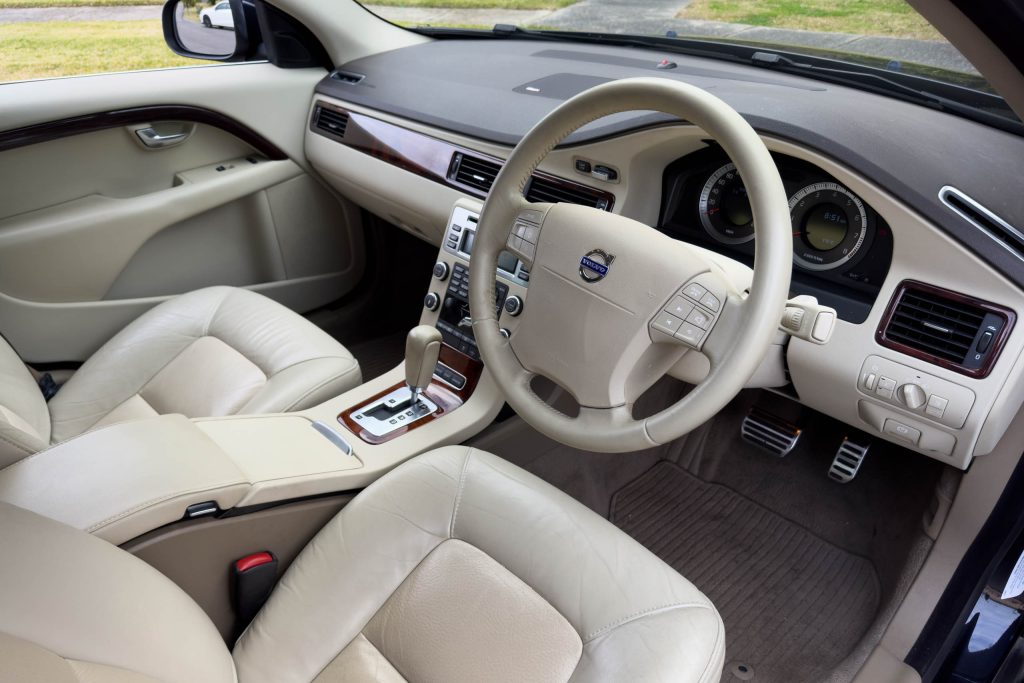 Car Image 17