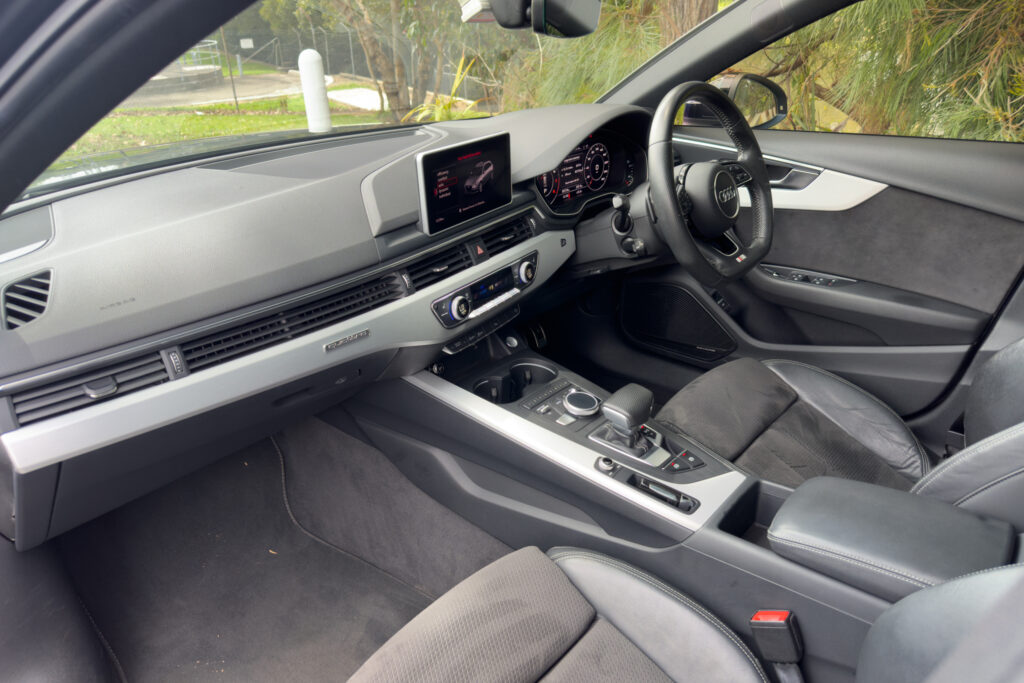 Car Image 14