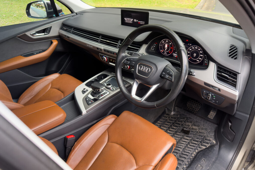 Car Image 13