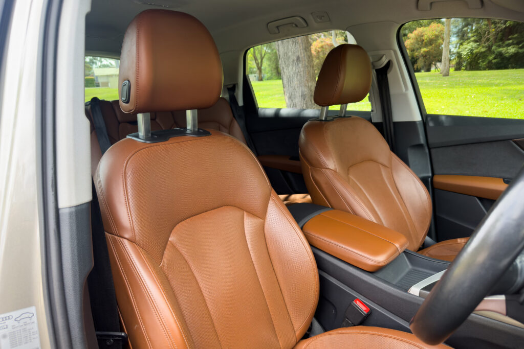 Car Image 16