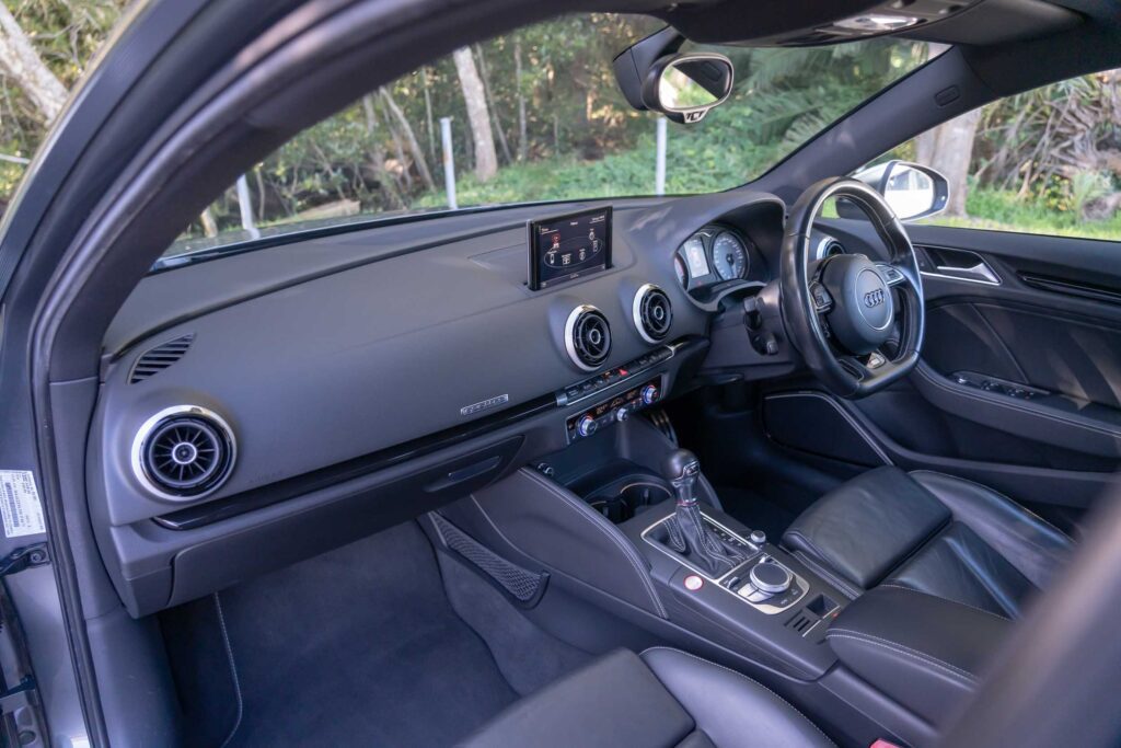 Car Image 16