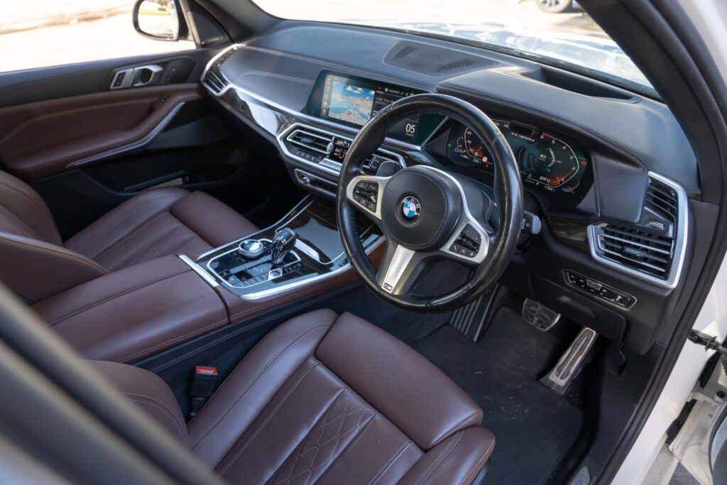 Car Image 17