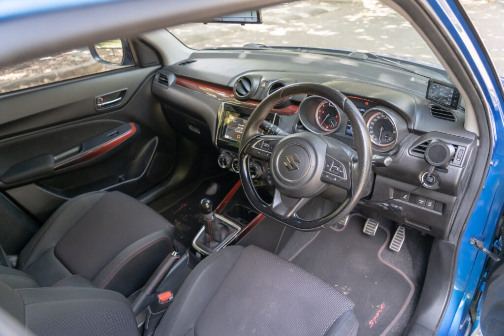 Car Image 16