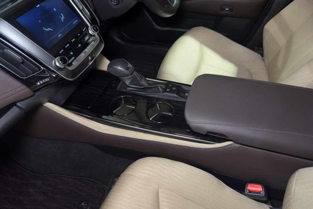 Car Image 16