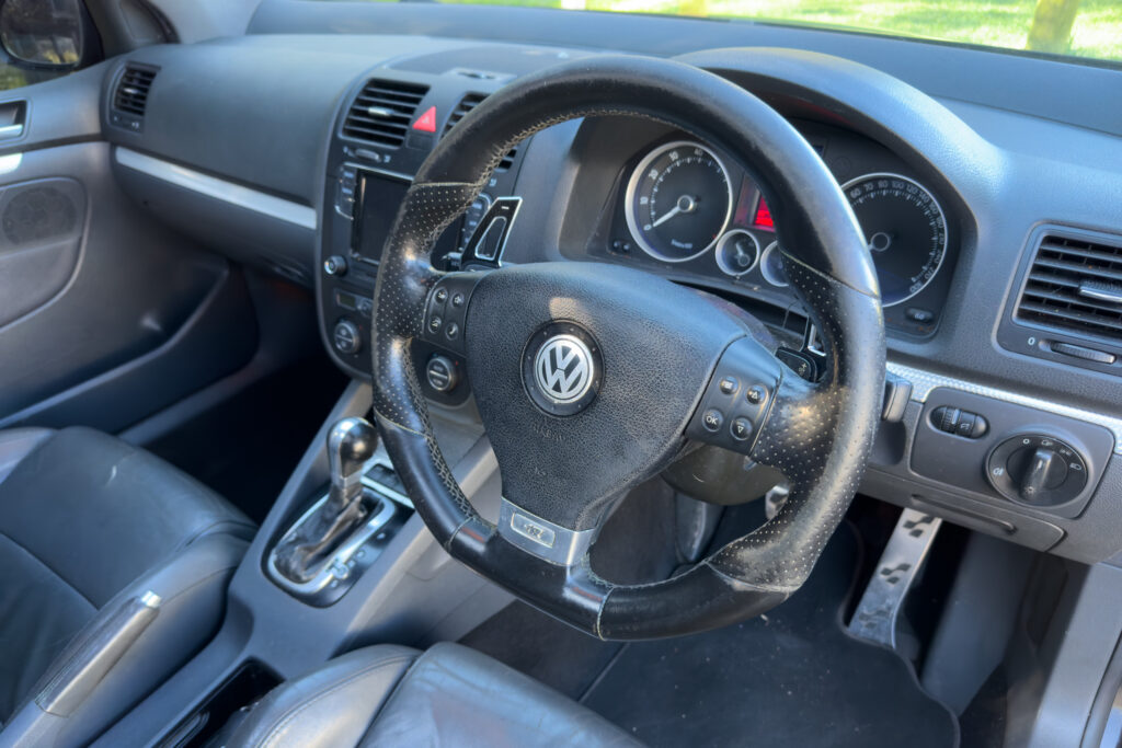 Car Image 16